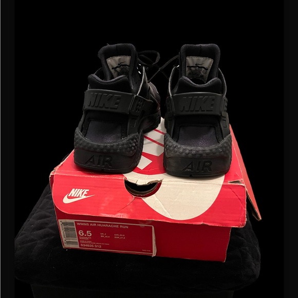 Nike - Picture 3 of 3